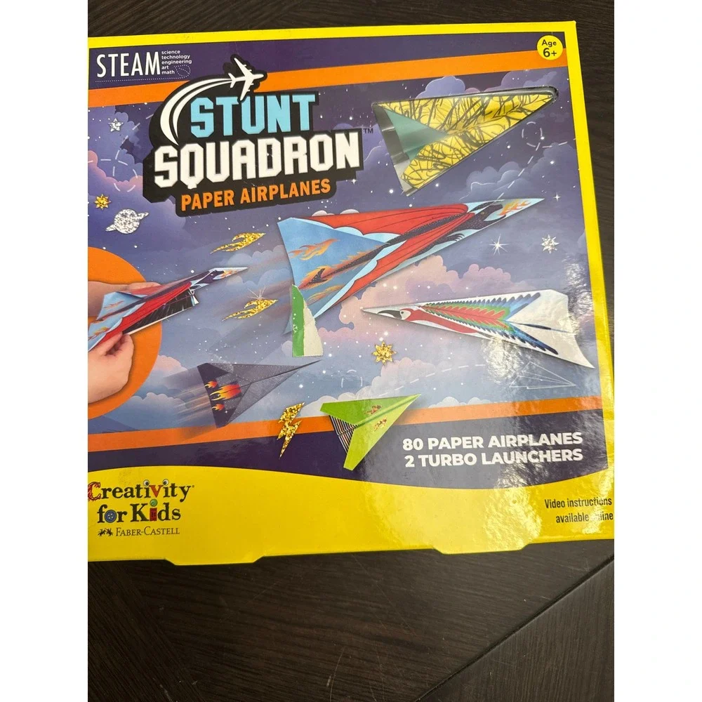 Creativity for Kids Stunt Squadron Paper Airplanes Kit 80 Planes 2 Launchers‎